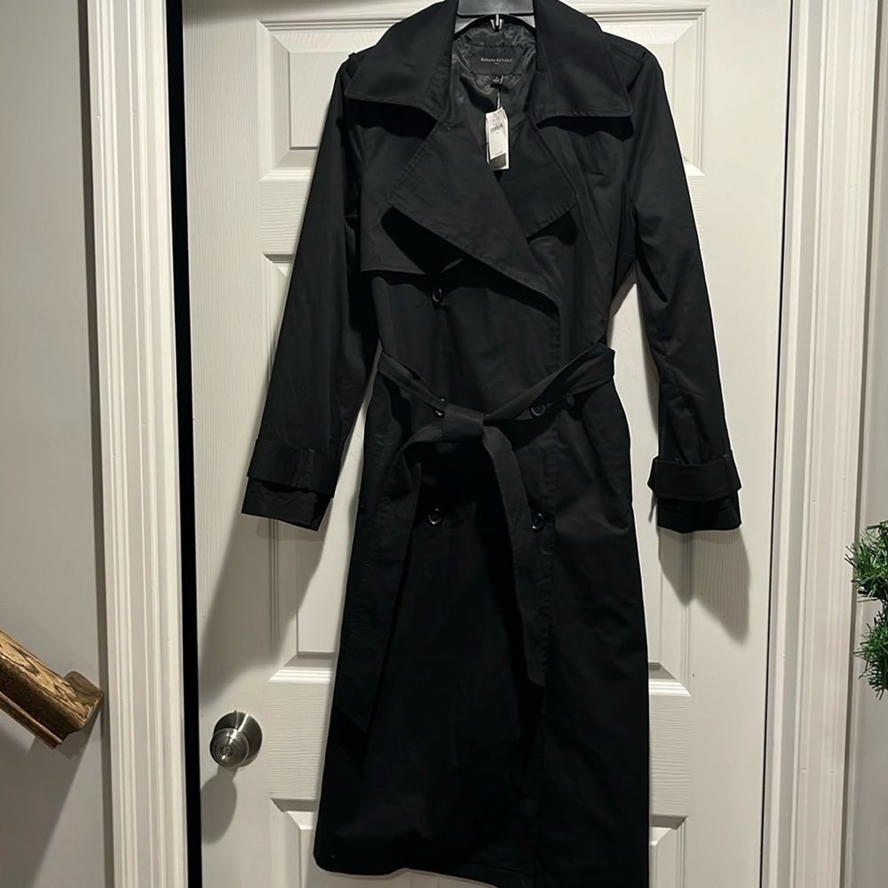 NWT Banana Republic women’s long black trench coat size Small.